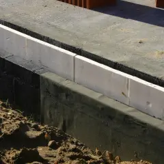 Ile styropianu na fundament? Kluczowe grubości dla Twojego domu