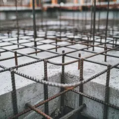 Co ile strzemiona na fundament? Kluczowe zasady dla solidnej budowy