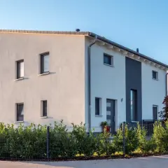 Dach pulpitowy - zalety, zastosowania i porady budowlane