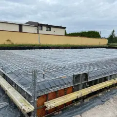 Ile stali na fundament 100m2? Zaskakujące obliczenia i porady
