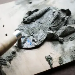 Jaki cement na posadzki 32 5 czy 42 5 - wybierz najlepszy dla trwałości