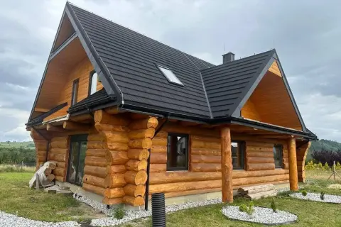 Ile kosztuje dom z bali drewnianych? Sprawdź, co wpływa na cenę