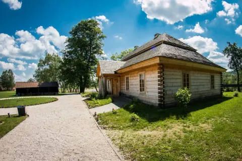 Ile kosztuje przeniesienie domu z bali? Sprawdź ukryte koszty!