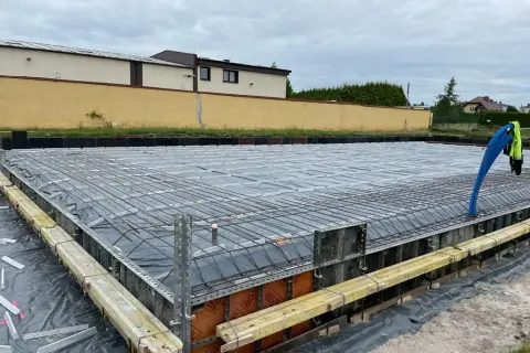 Ile stali na fundament 100m2? Zaskakujące obliczenia i porady