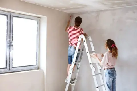 Ile kosztuje szlifowanie gładzi? Przejrzysty przegląd cen i usług