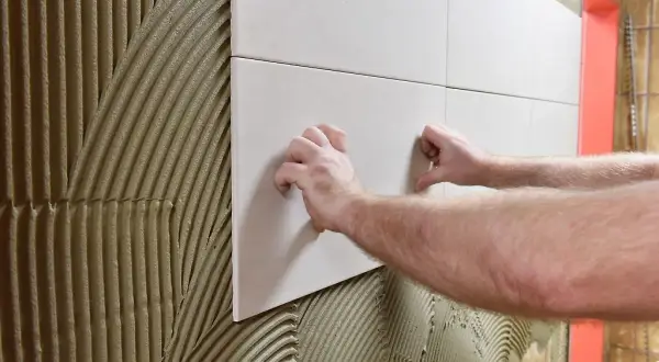 Ile fugi na m2 płytki 60x60 – uniknij błędów w obliczeniach