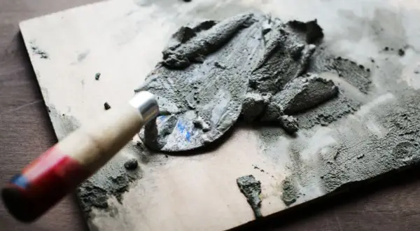 Jaki cement na posadzki 32 5 czy 42 5 - wybierz najlepszy dla trwałości