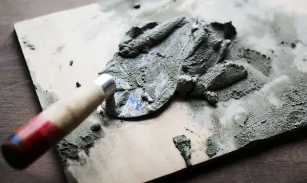 Jaki cement na posadzki 32 5 czy 42 5 - wybierz najlepszy dla trwałości